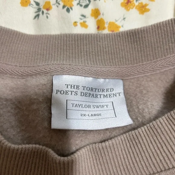 Taylor Swift fortnight boxy cropped crewneck sweatshirt size XXL or 2XL - Picture 2 of 5